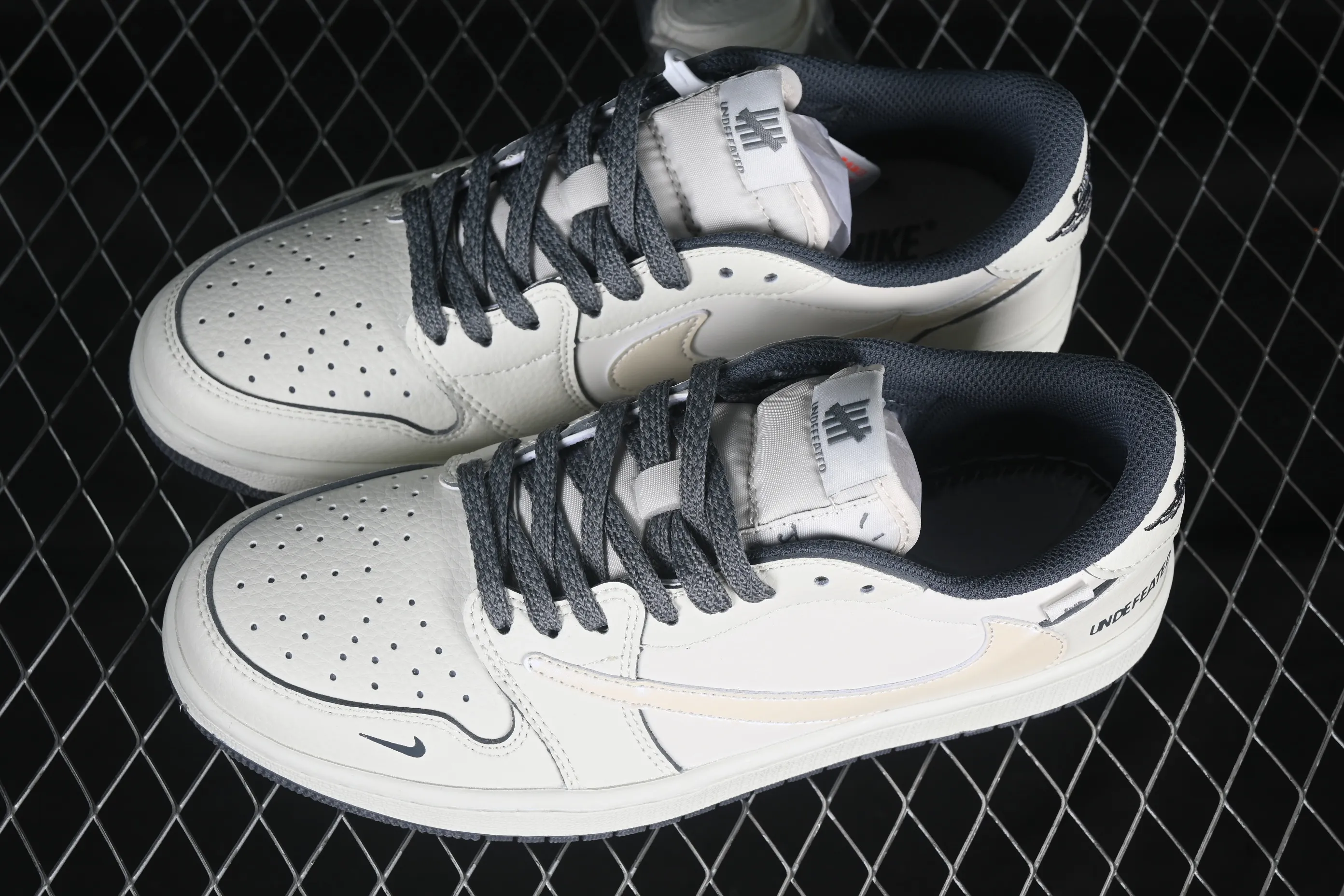 All categories Air Jordan Jordan series basketball shoes Air Jordan 1 Low High-end customized low-top sneakers M version Travis Scott x Fragment Design x Jordan Air Jordan 1 Low OG SP AJ1 UN joint-off-white gray bottom low-top cultural casual sneakers DM7866-018